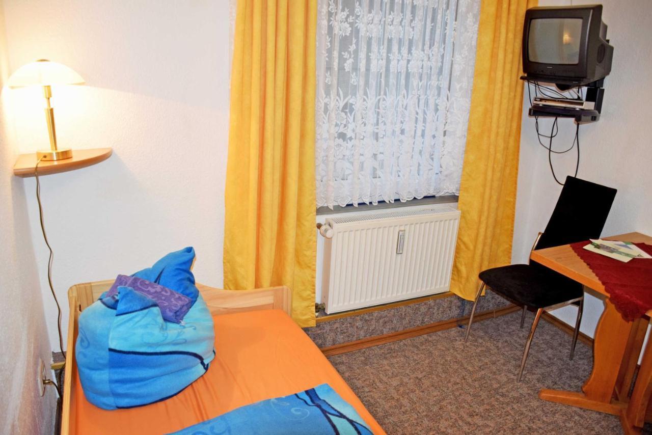 Ferienwohnung/ Ferienzimmer Asche Aschersleben Esterno foto